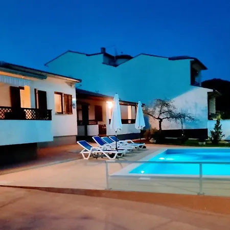 Rudez - Pool - Jacuzzi