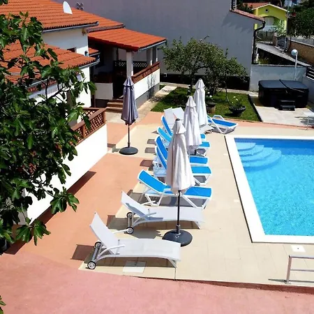 Rudez - Pool - Jacuzzi