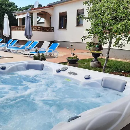 Rudez - Pool - Jacuzzi